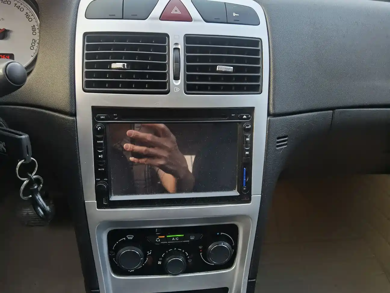 Peugeot 307 2013 Hatchback 1.6L Automatic Comfort фото 12