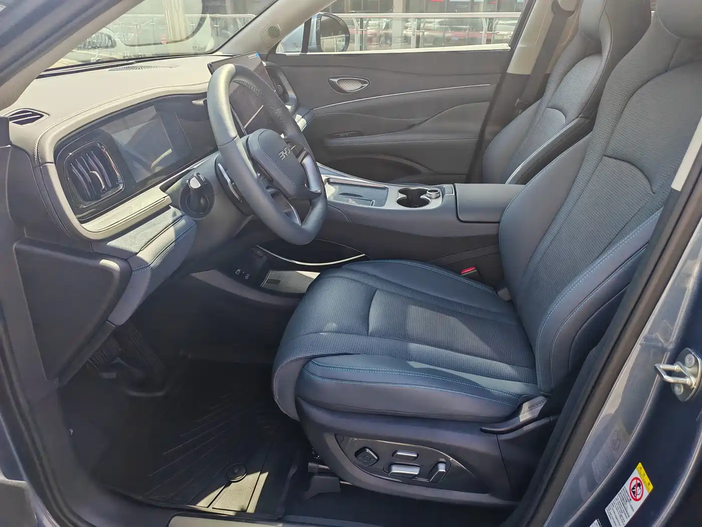 BYD Hai Shi 07 DM-i 2025 150 Pilot+ Edition фото 26