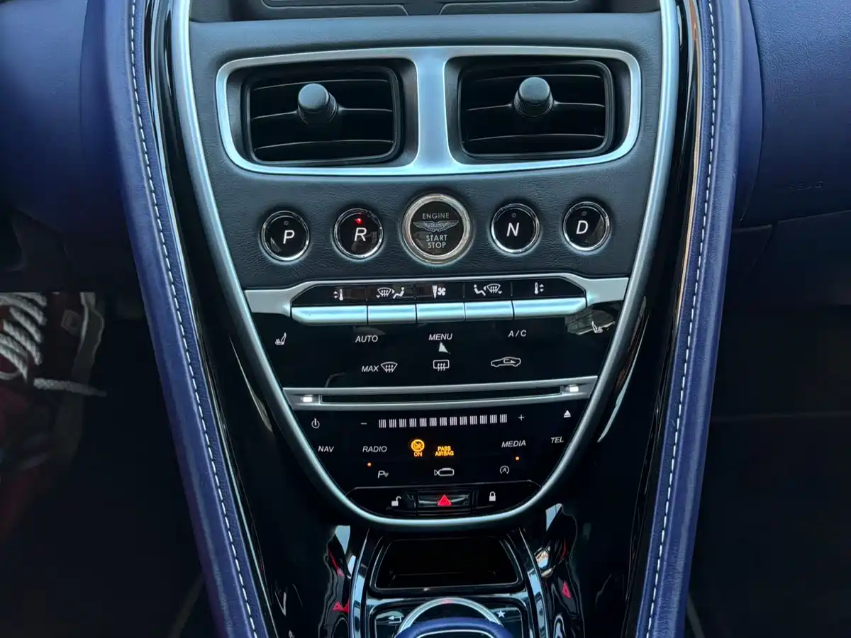 Aston Martin DB11 2019 Model 4.0T V8 Coupe фото 12