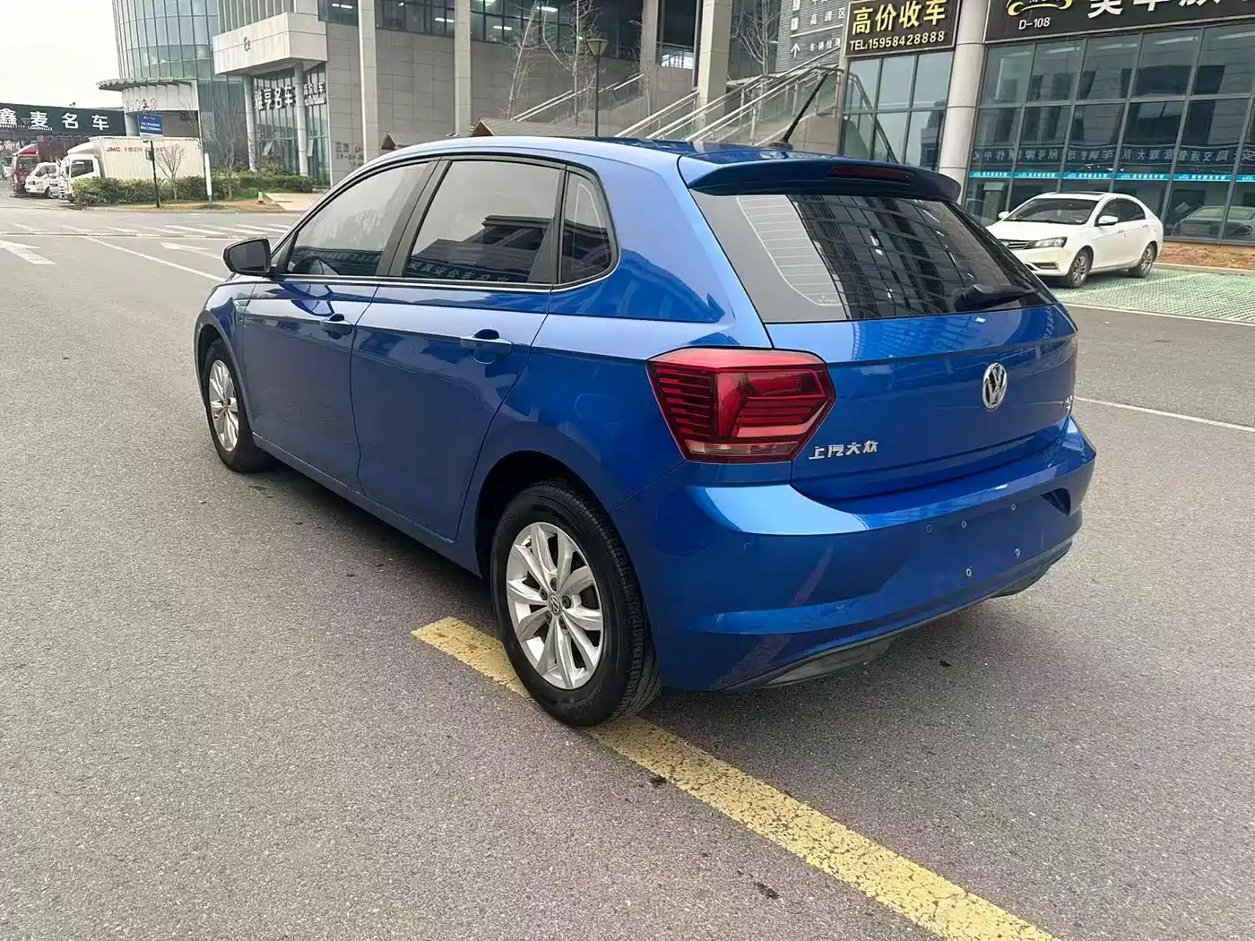 VOLKSWAGEN POLO