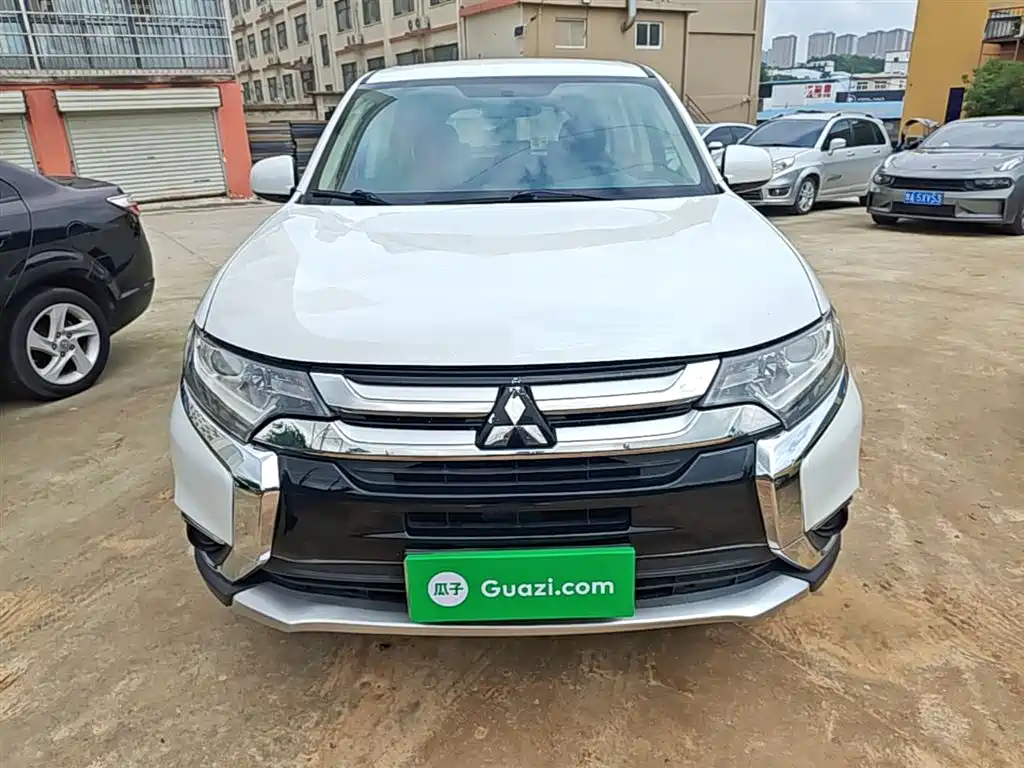Mitsubishi Outlander 2016 2.0L 2WD Fashion Edition 5-seater фото 3
