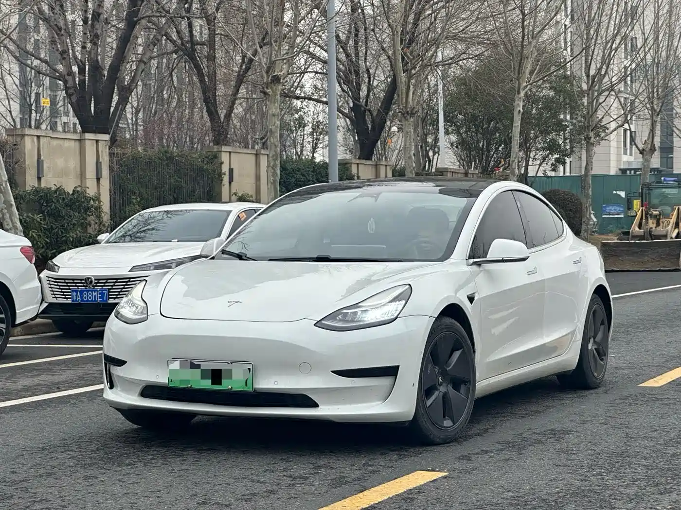 TESLA MODEL 3