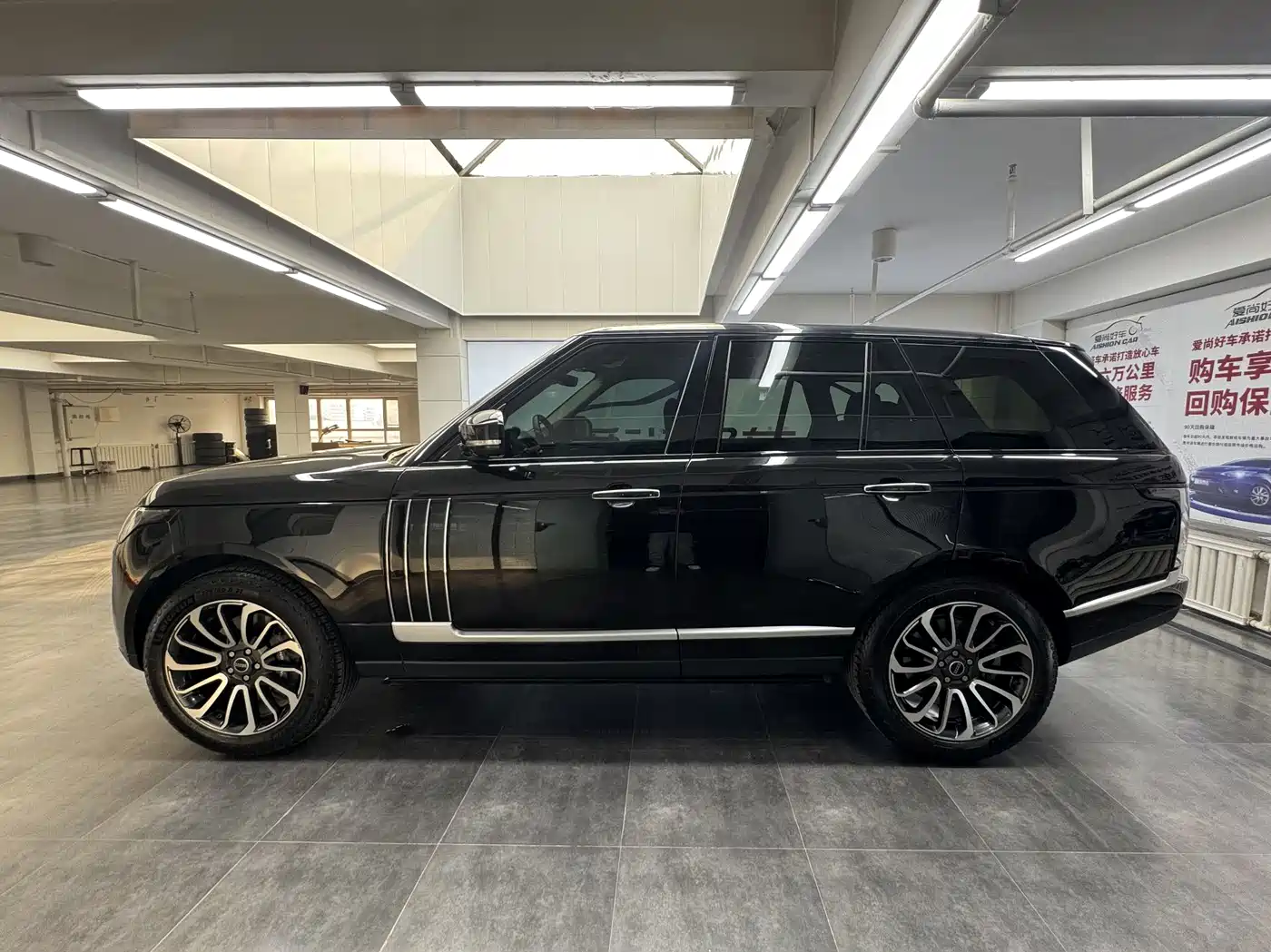 Land Rover Range Rover 2018 3.0 SC V6 Vogue Heritage Edition фото 4