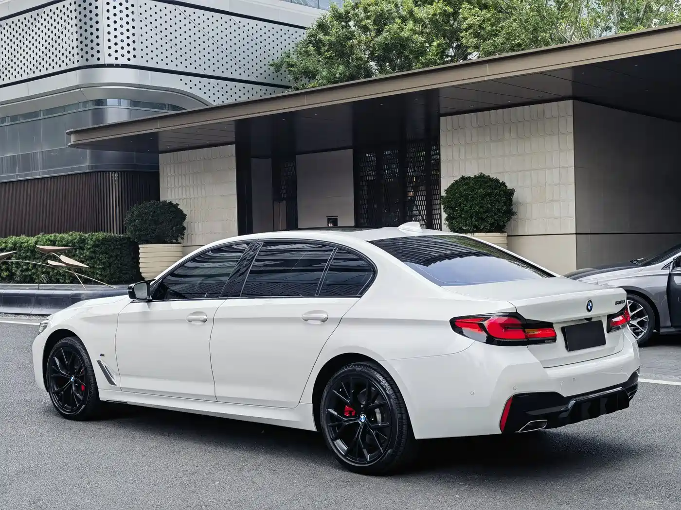 BMW 5 Series 2021 530Li Premium M Sport Package фото 10