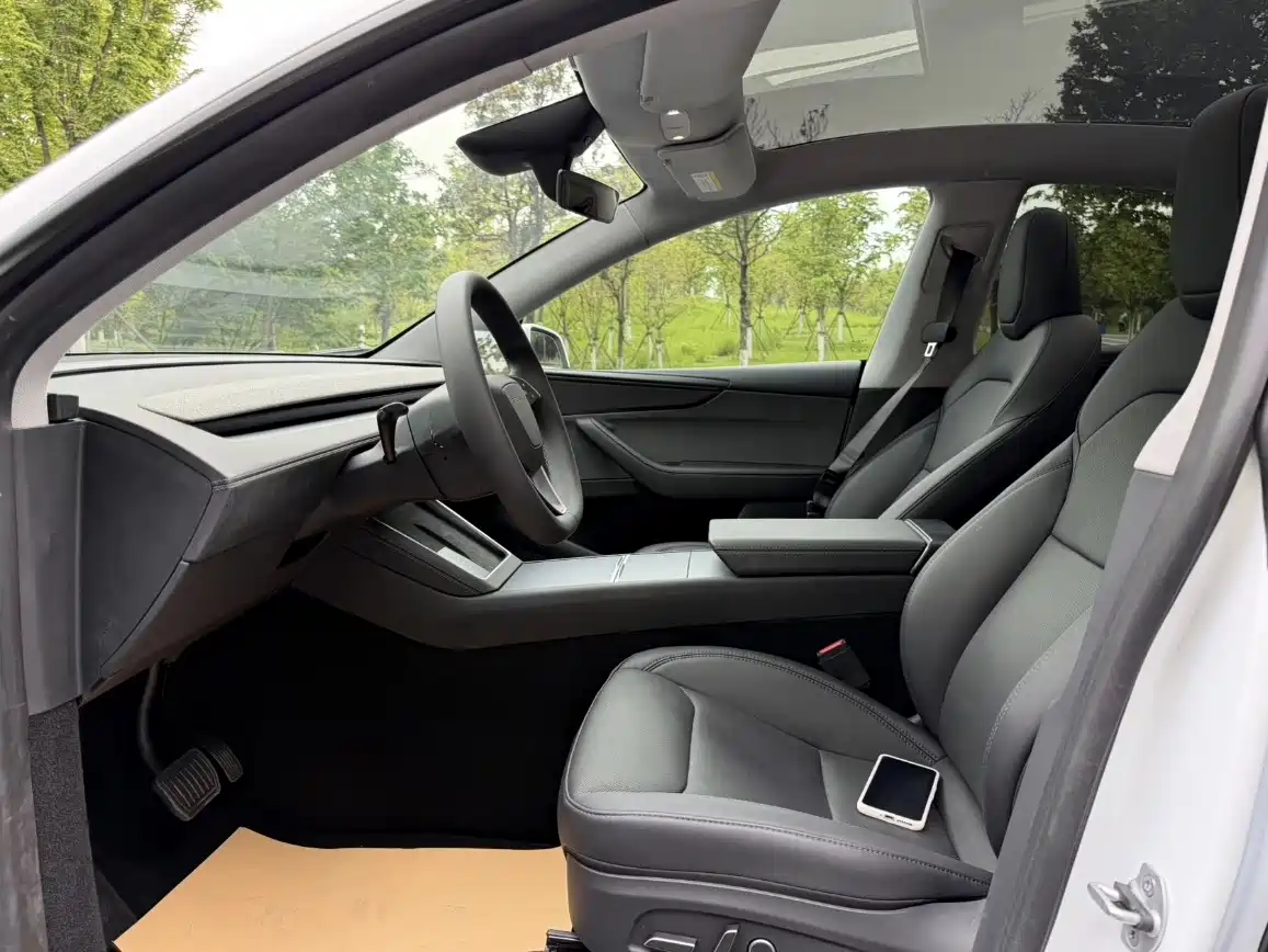Tesla Model Y 2026 2025 Rear-Wheel Drive