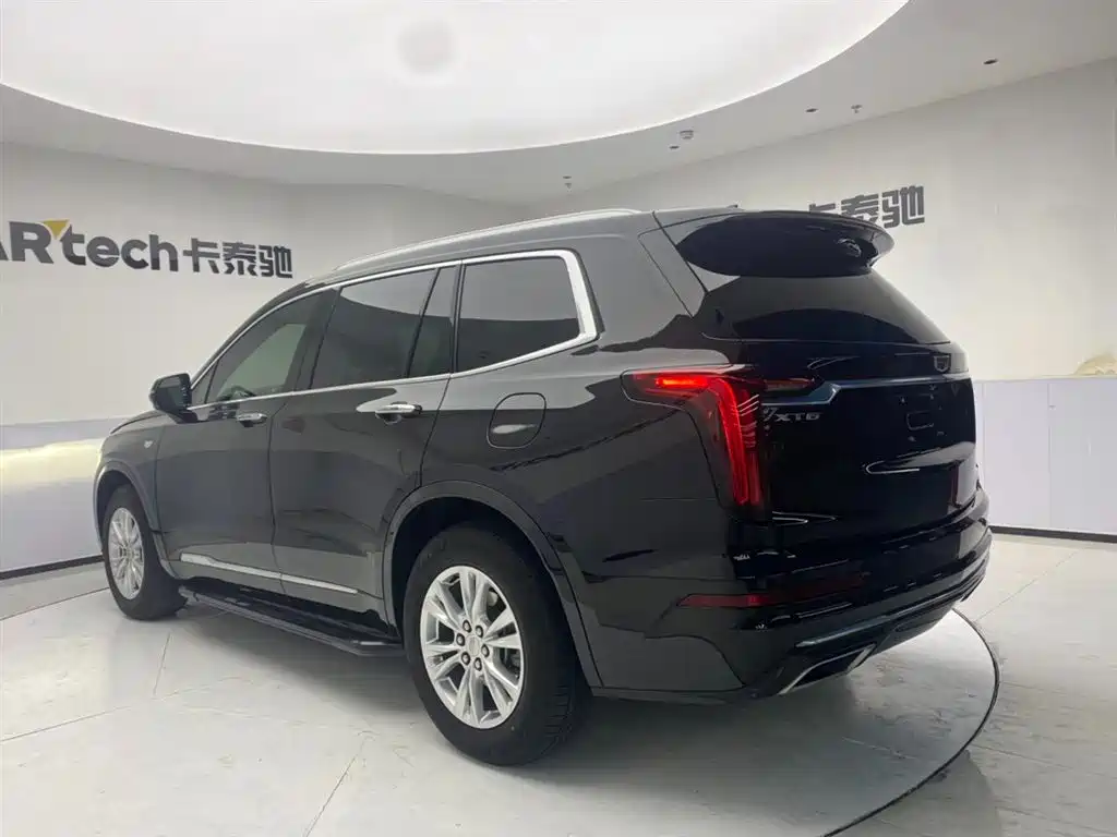 CADILLAC XT6