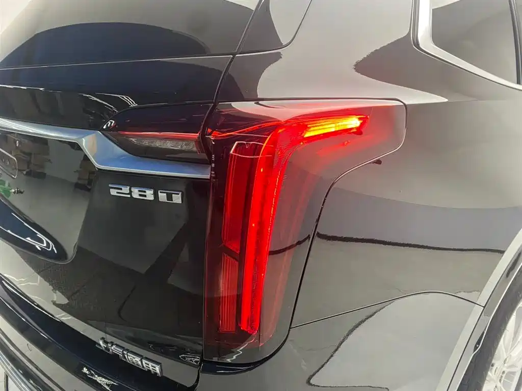 CADILLAC XT6