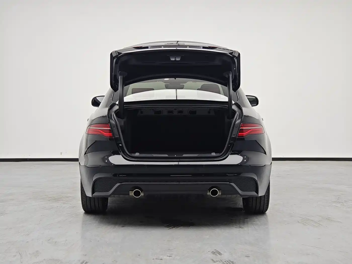 Jaguar XEL 2021 2.0T 250PS Gloss Black Sport Edition фото 17