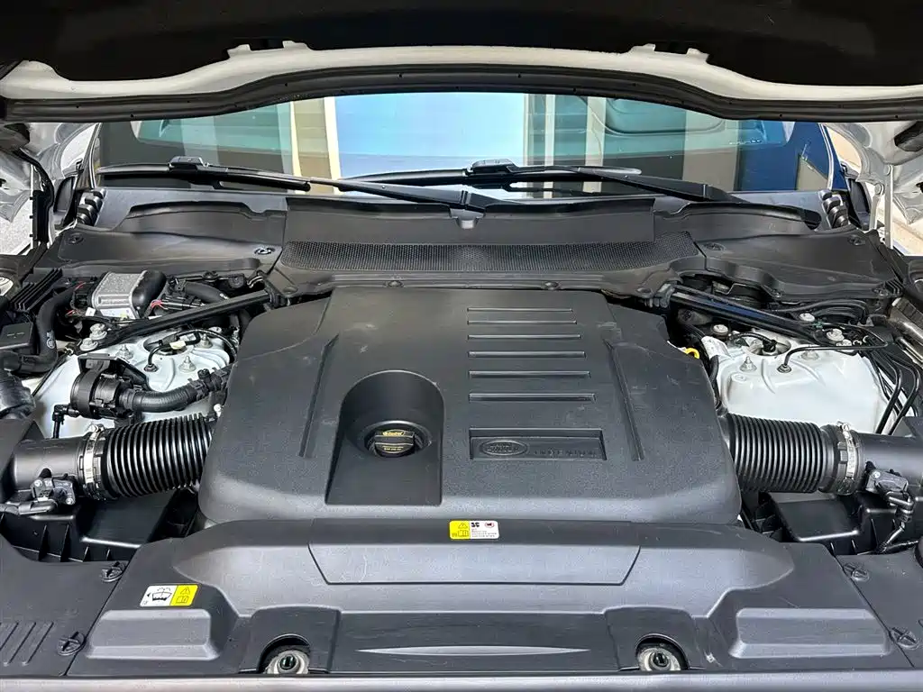 Land Rover Range Rover 2020 3.0 L6 Heritage Extended Edition фото 7