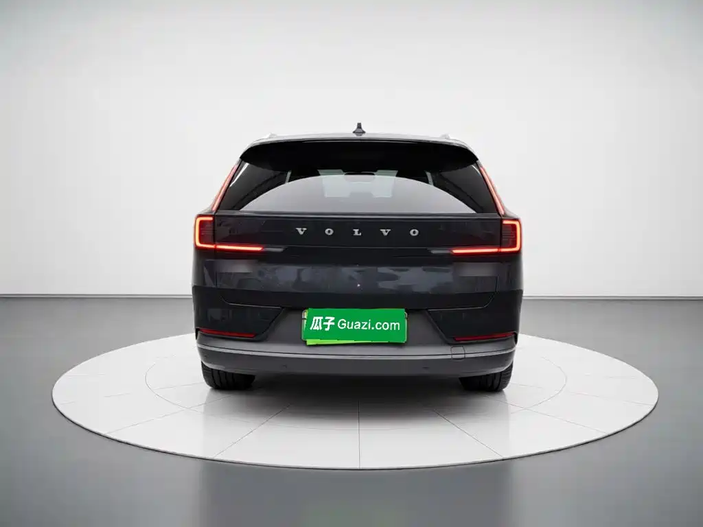 2026 Volvo XC70 Plug-in Hybrid