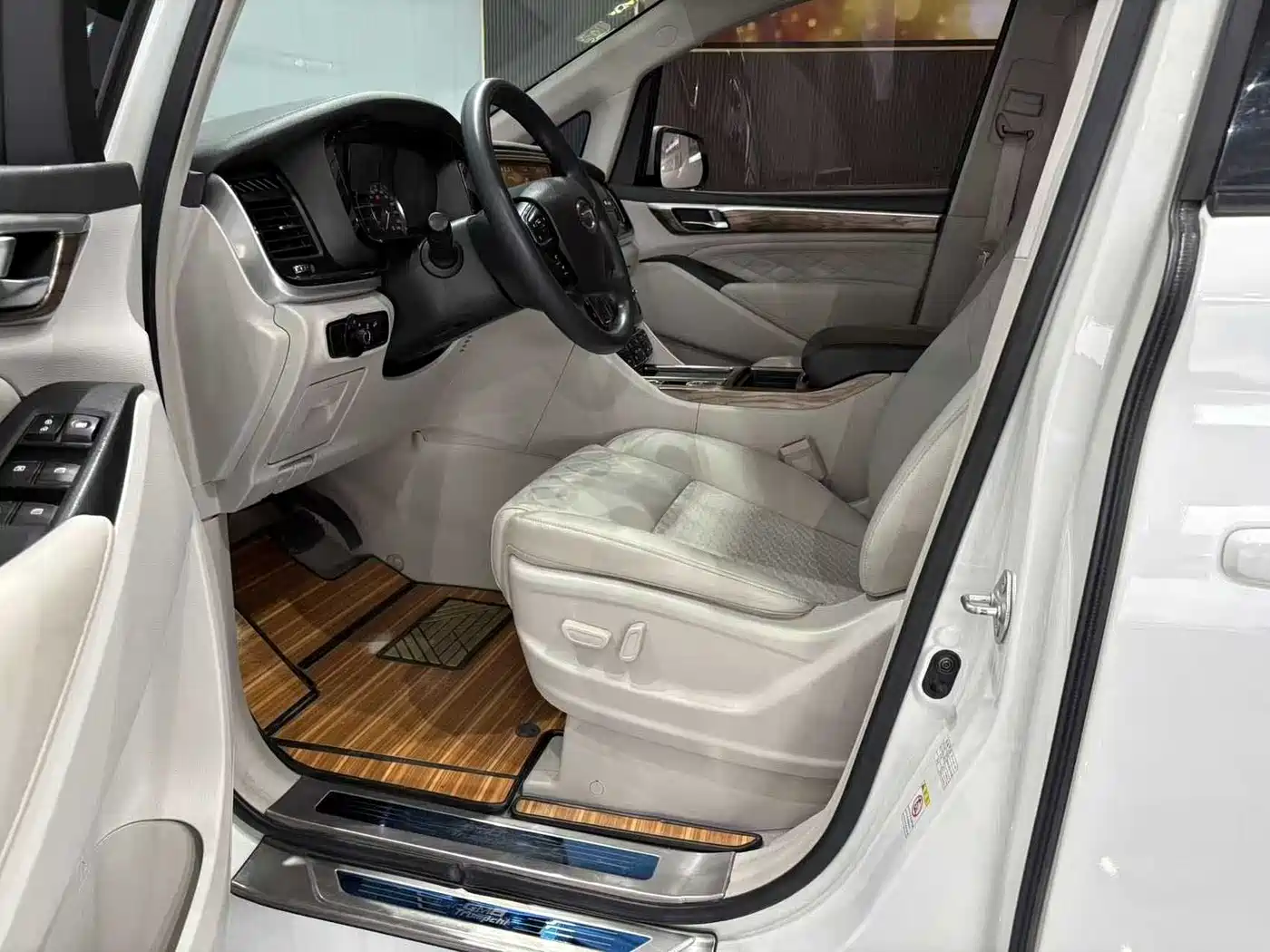 GAC Trumpchi Trumpchi M8 2020 Pilot 390T Luxury Edition фото 2