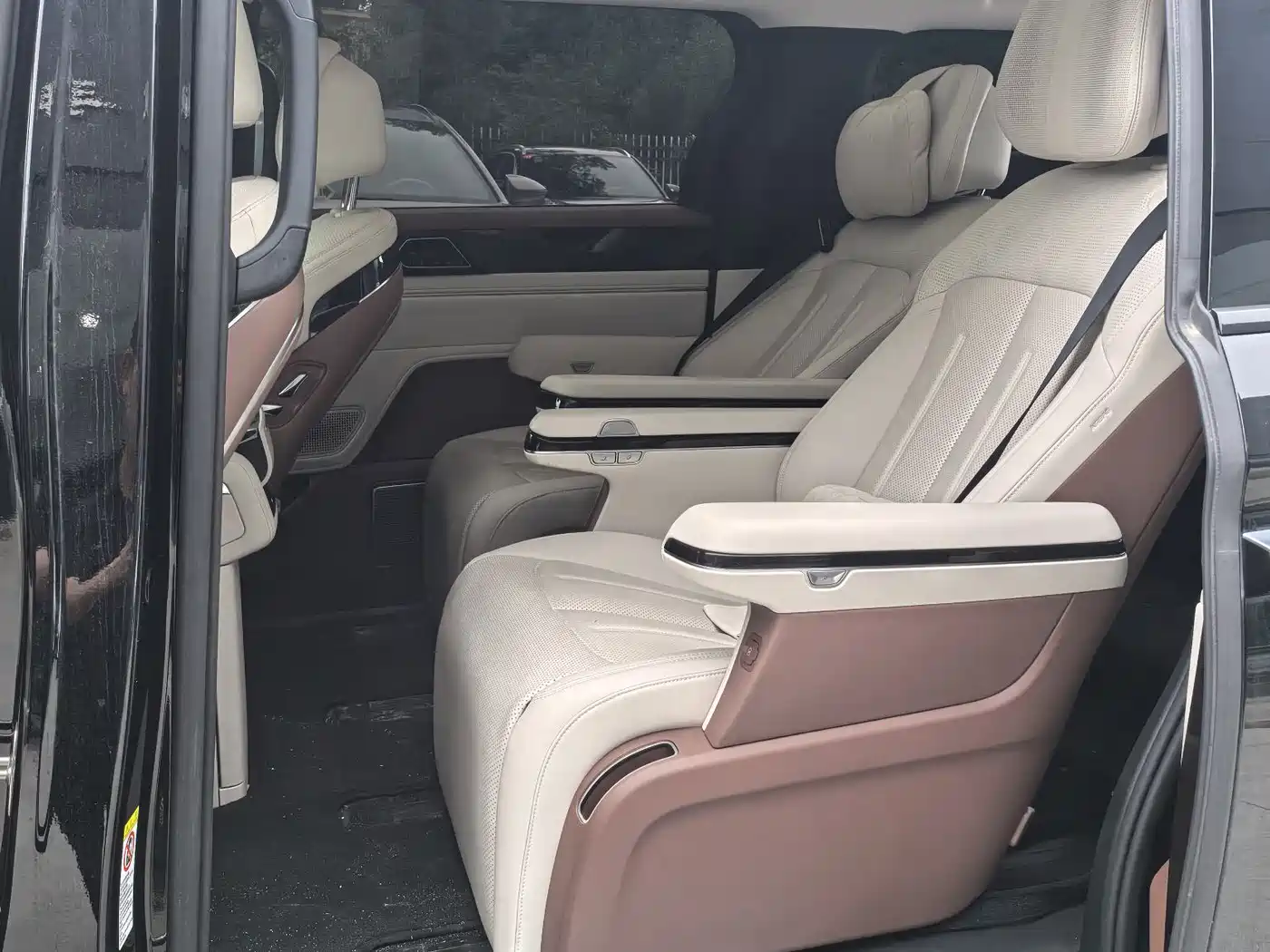 BYD Xia 2025 DM-i 1.5T 180km Excellence фото 8