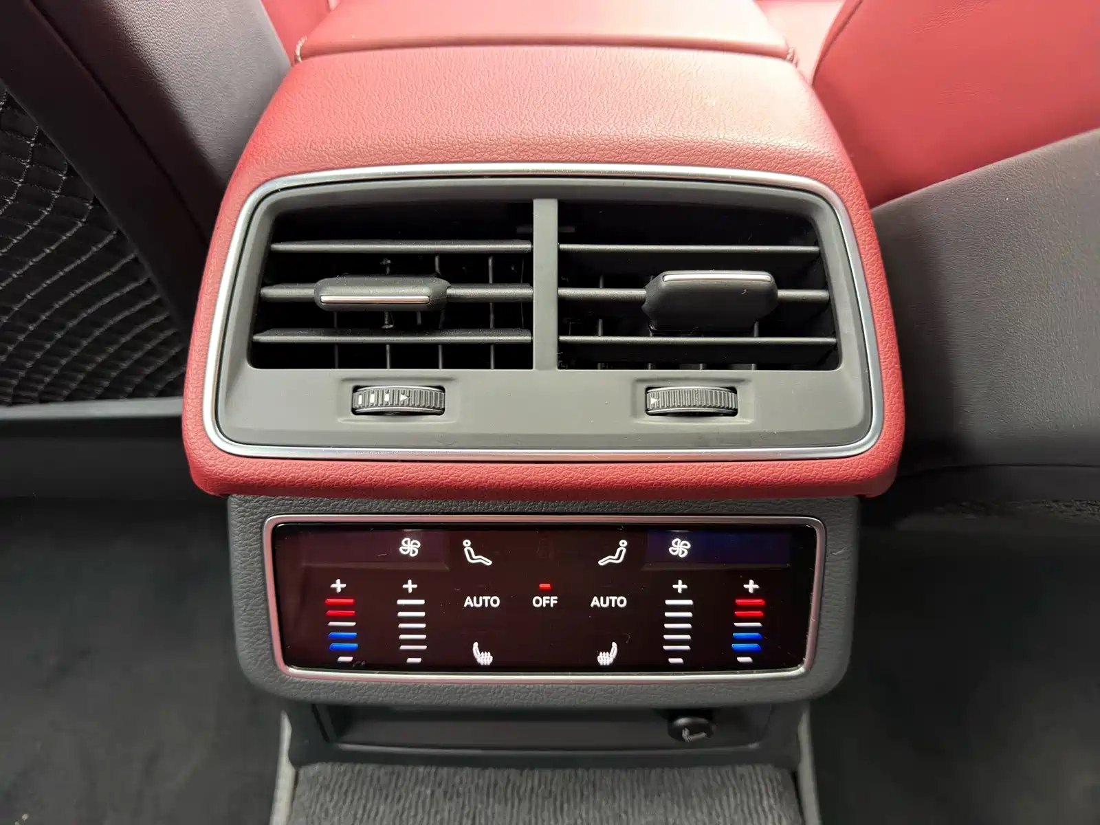 Фото 15 - Audi A7L