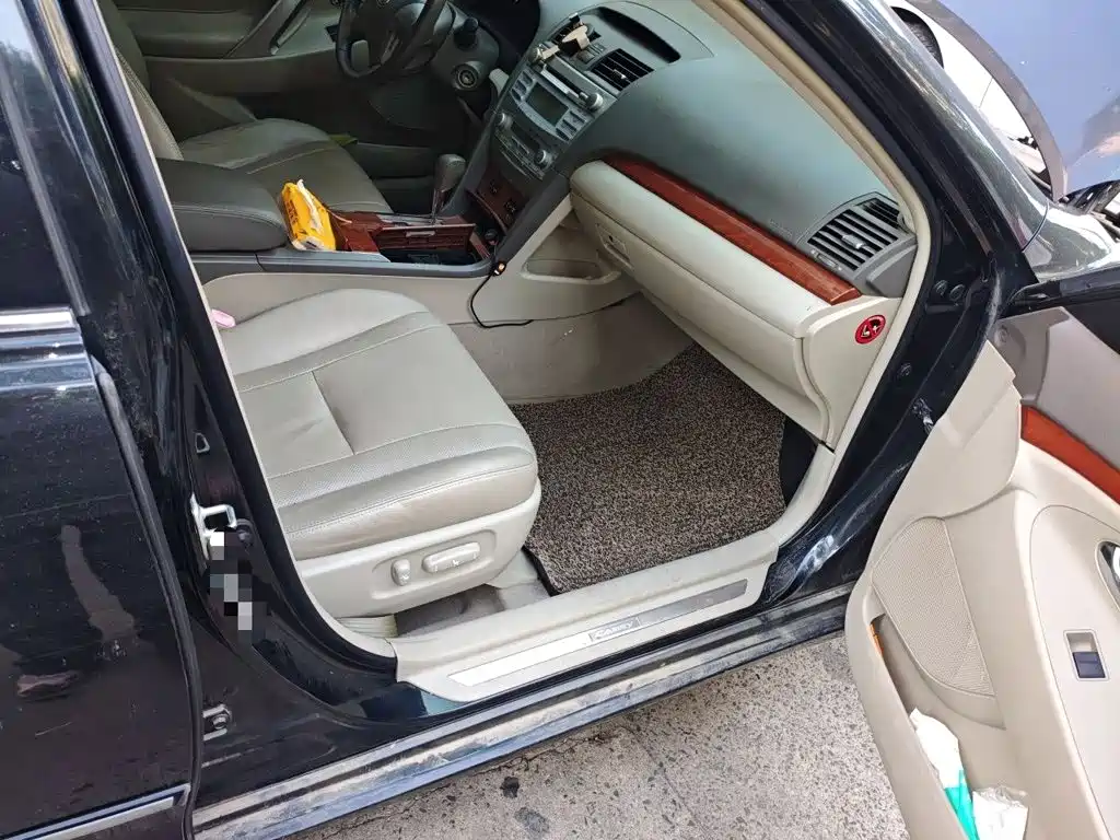 Фото 19 - Toyota Camry