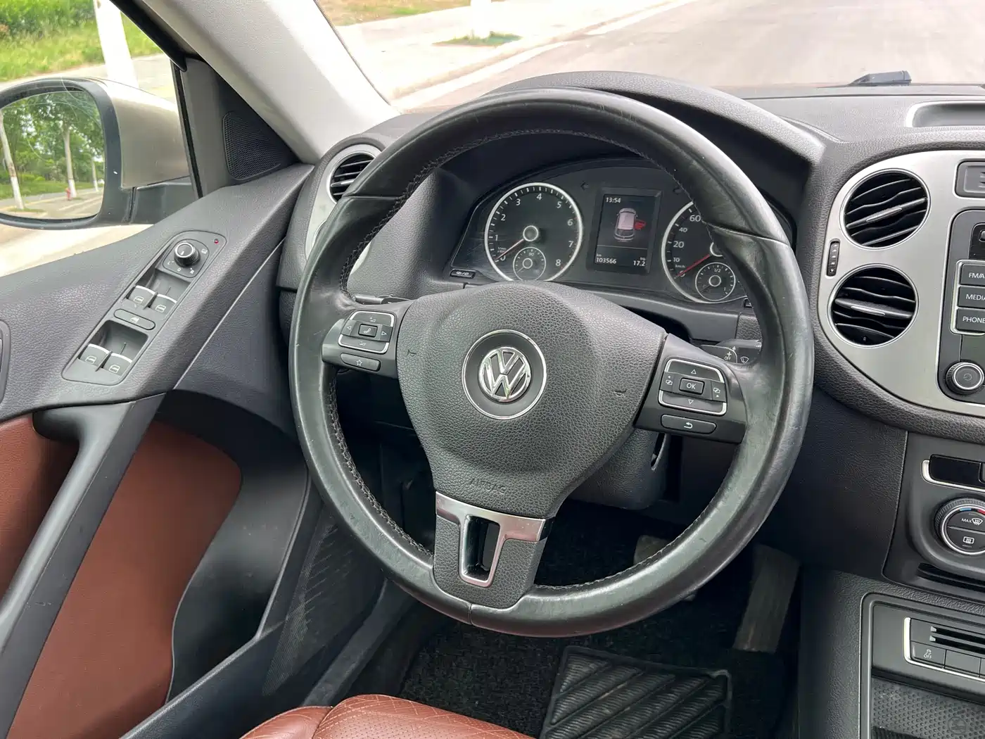 Volkswagen Tiguan 2015 1.8TSI Automatic 2WD Highline фото 14