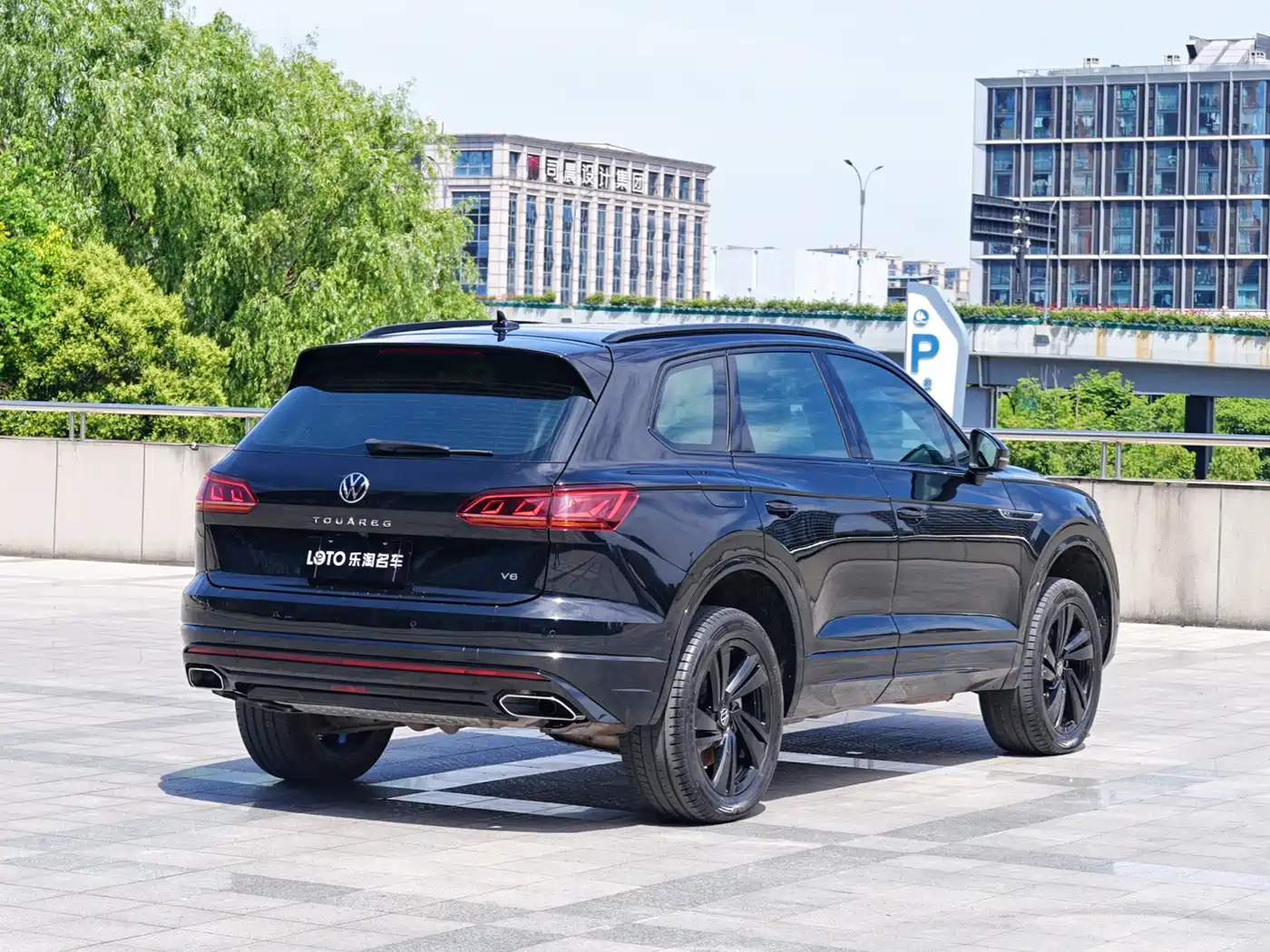 VOLKSWAGEN TOUAREG
