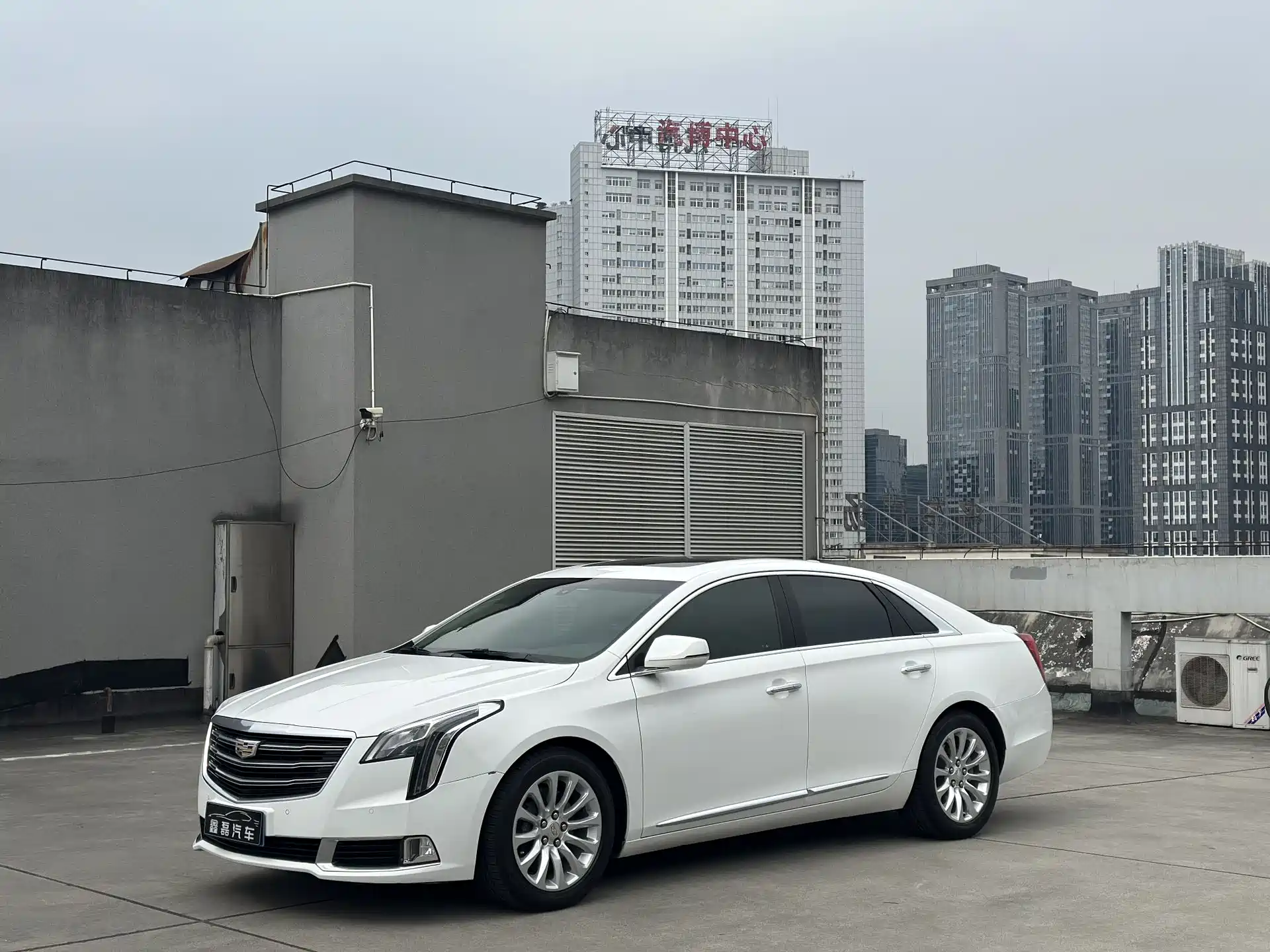 Photo 4 - Cadillac XTS