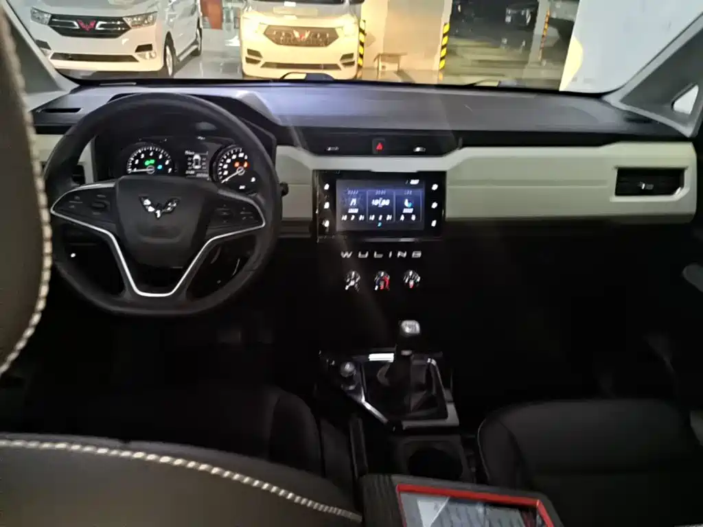 Wuling Motors Wuling Hongguang PLUS 2019 2019 1.5T Manual Luxury 7-seater