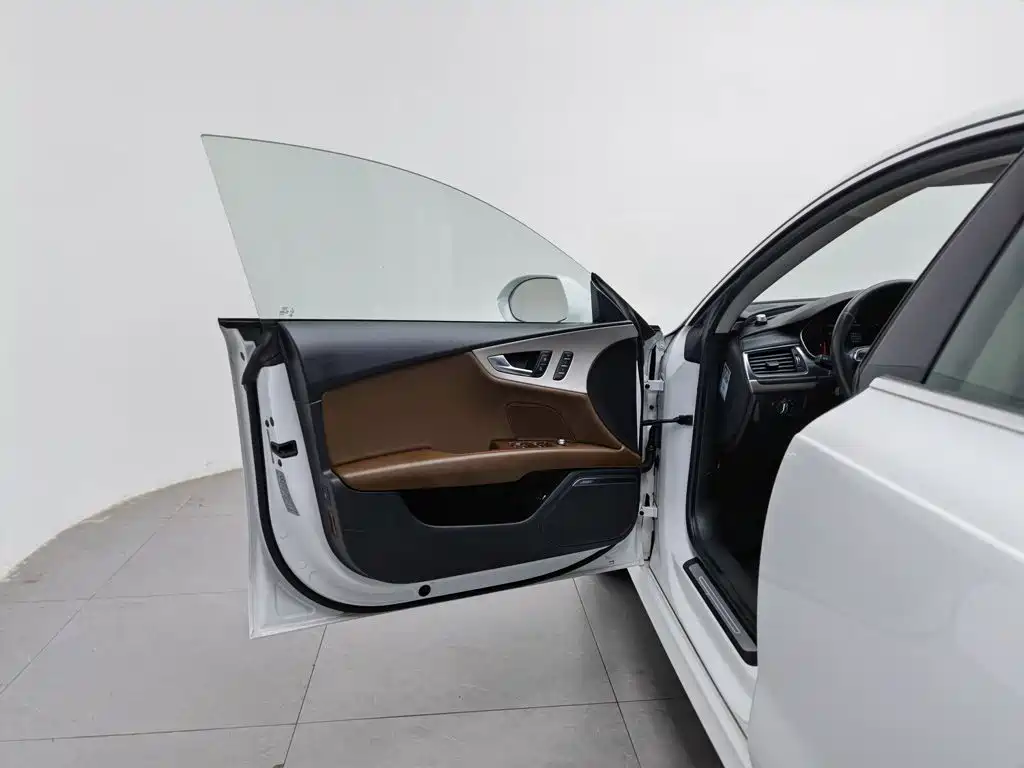 Фото 8 - Audi A7