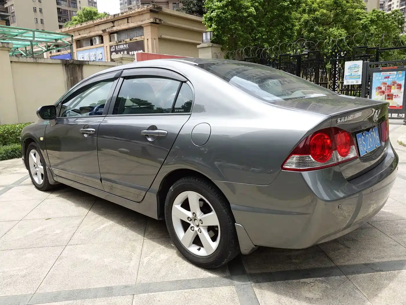 CIIMO CIIMO 2013 2012 1.8L Automatic