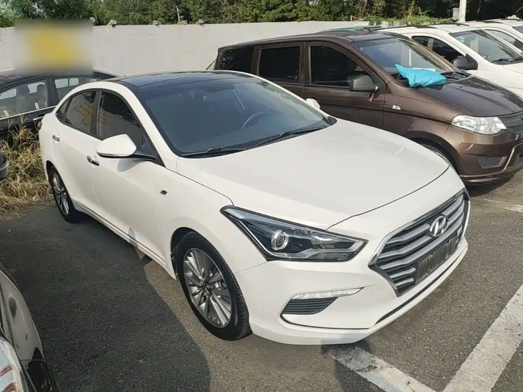 Photo 4 - Hyundai Mistra
