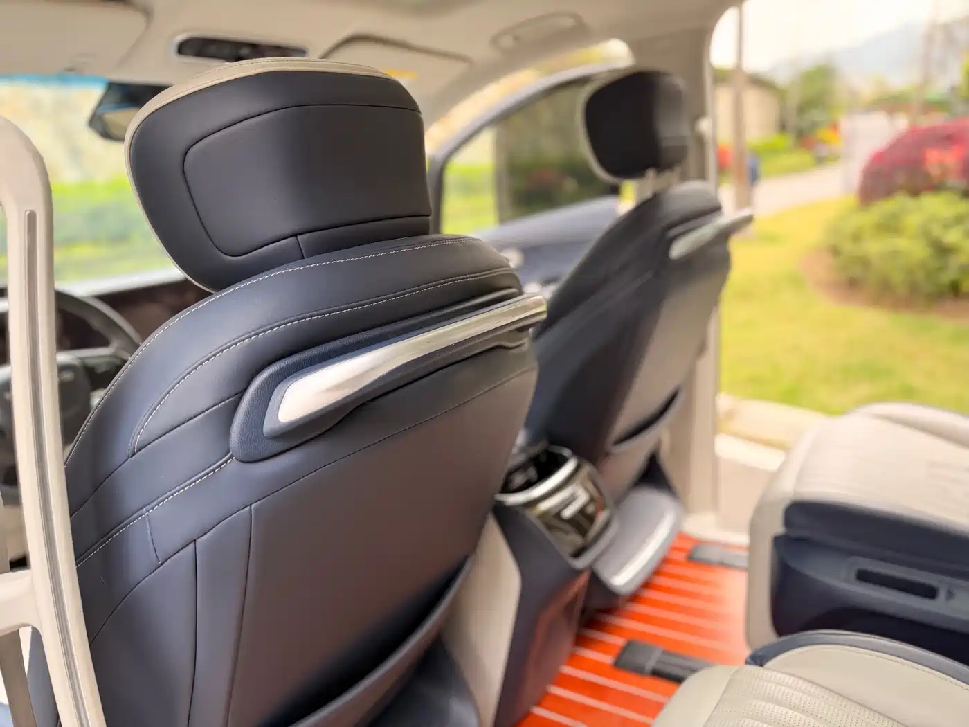 SAIC Maxus Maxus G90 2022 2.0T Nebula 7-Seater Edition фото 30