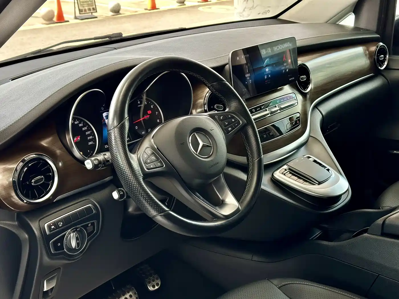 Mercedes-Benz V-Class 2021 V 260 L Long Wheelbase Luxury Edition фото 8