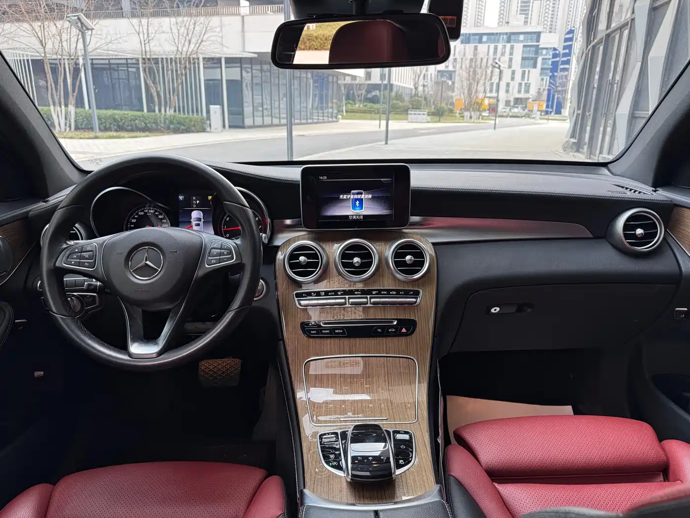 Mercedes-Benz GLC Coupe 2018 GLC 260 4MATIC Coupe SUV фото 16