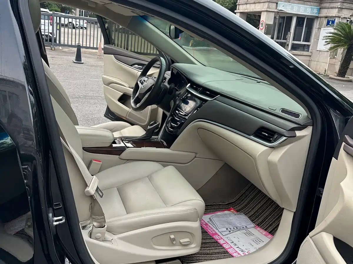 Cadillac XTS 2016 2015 28T Comfort