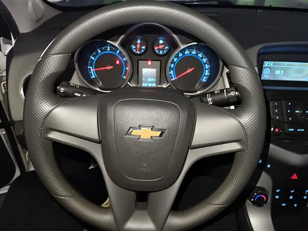 Chevrolet Cruze 2013 Model 1.8L SE AT фото 7