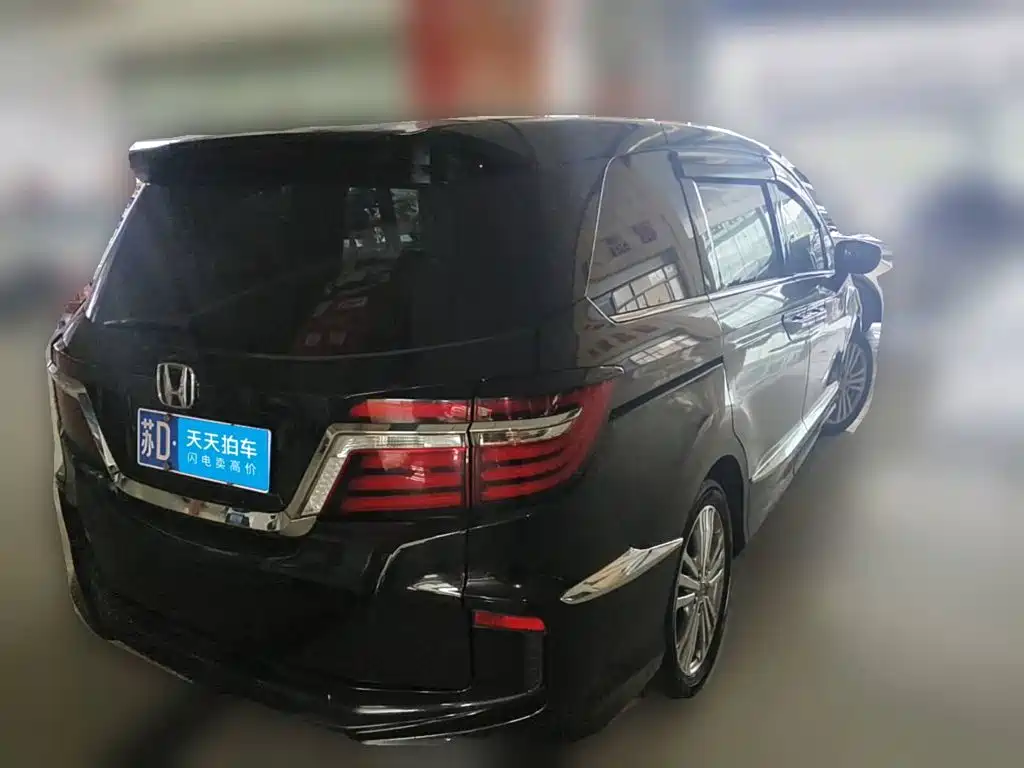 Фото 2 - Honda Elysion