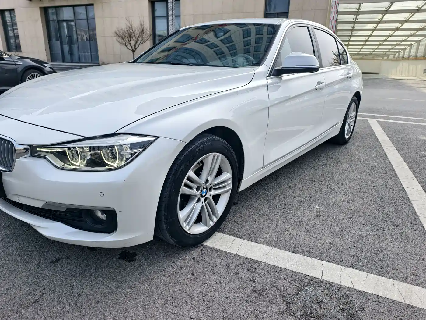 BMW 3 Series 2018 318Li фото 2