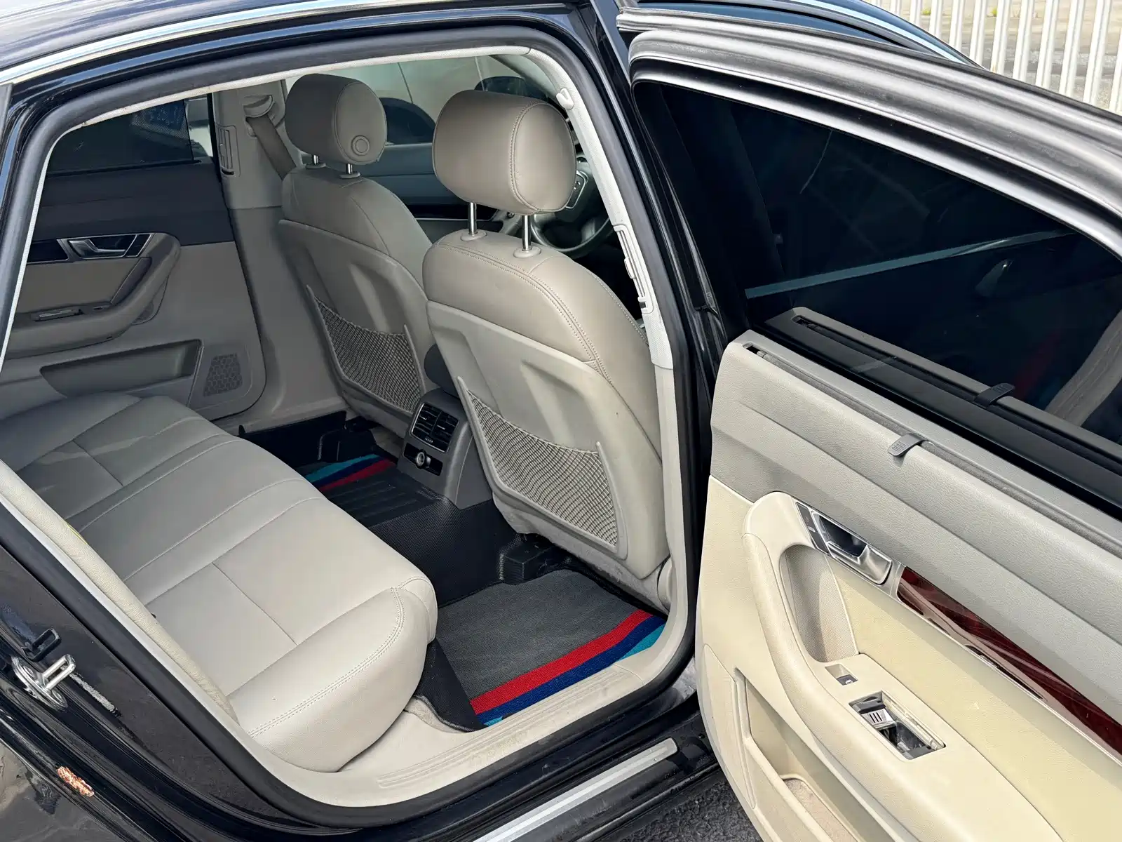 Фото 9 - Audi A6L