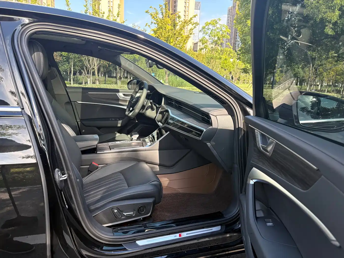 Фото 11 - Audi A6L