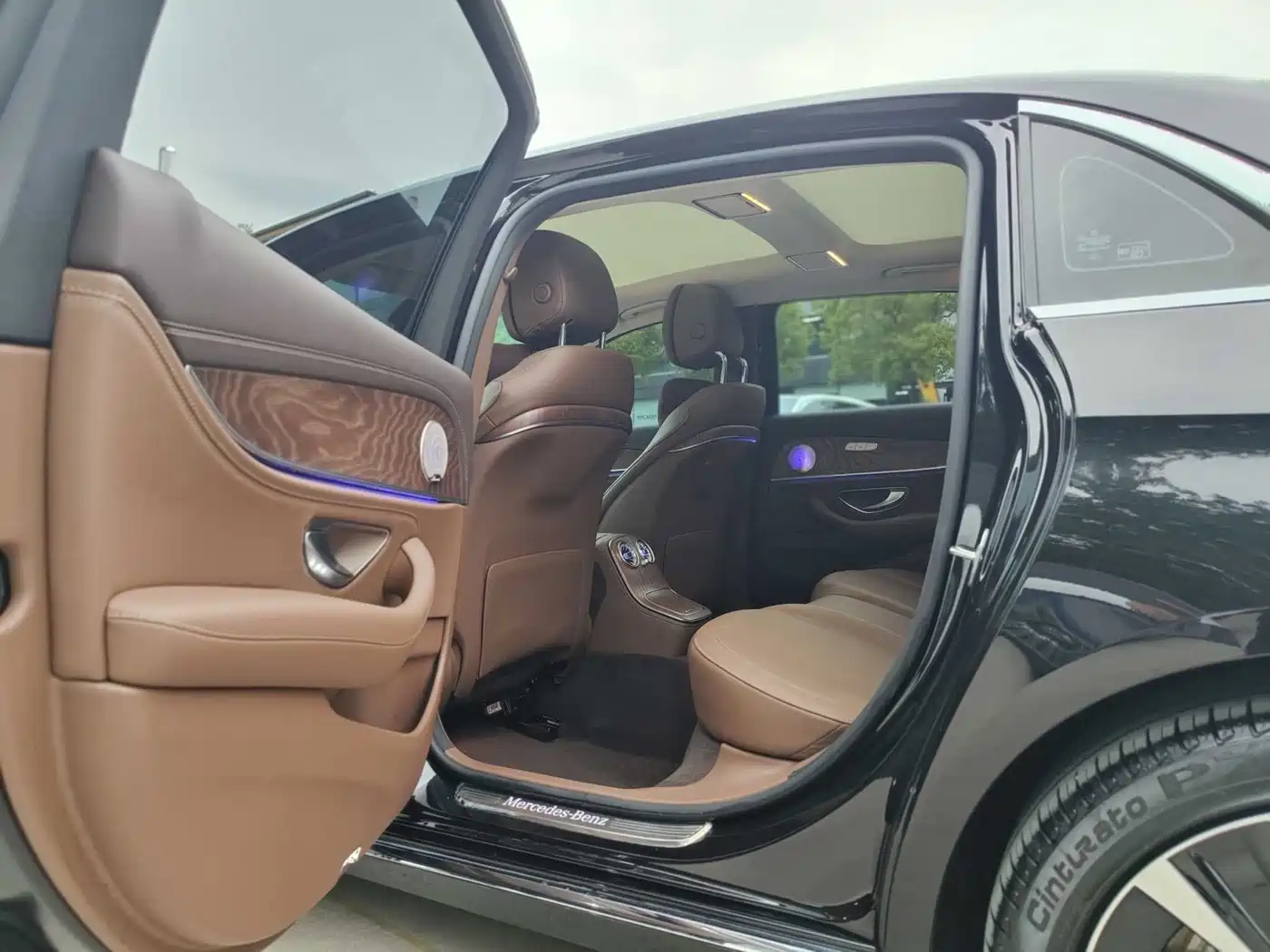Mercedes-Benz E-Class New Energy 2022 E 350 e L Plug-in Hybrid Sports Sedan фото 5