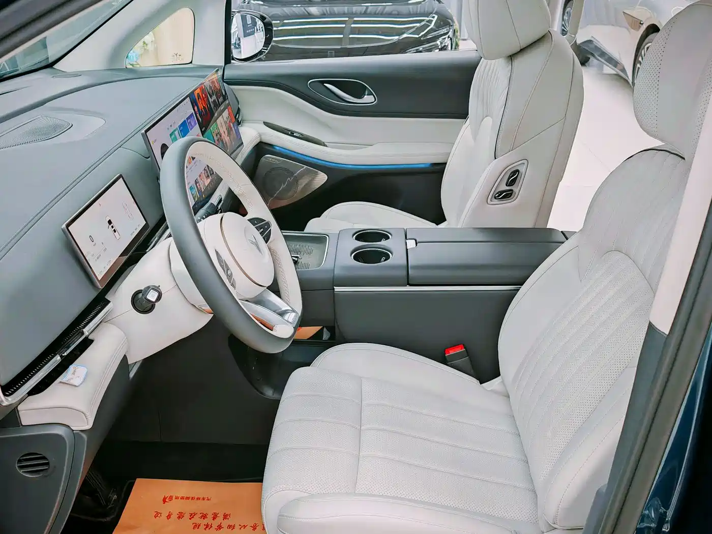 Voyah Auto Voyah Dreamer 2025 PHEV AWD Flagship Kunpeng Edition фото 5