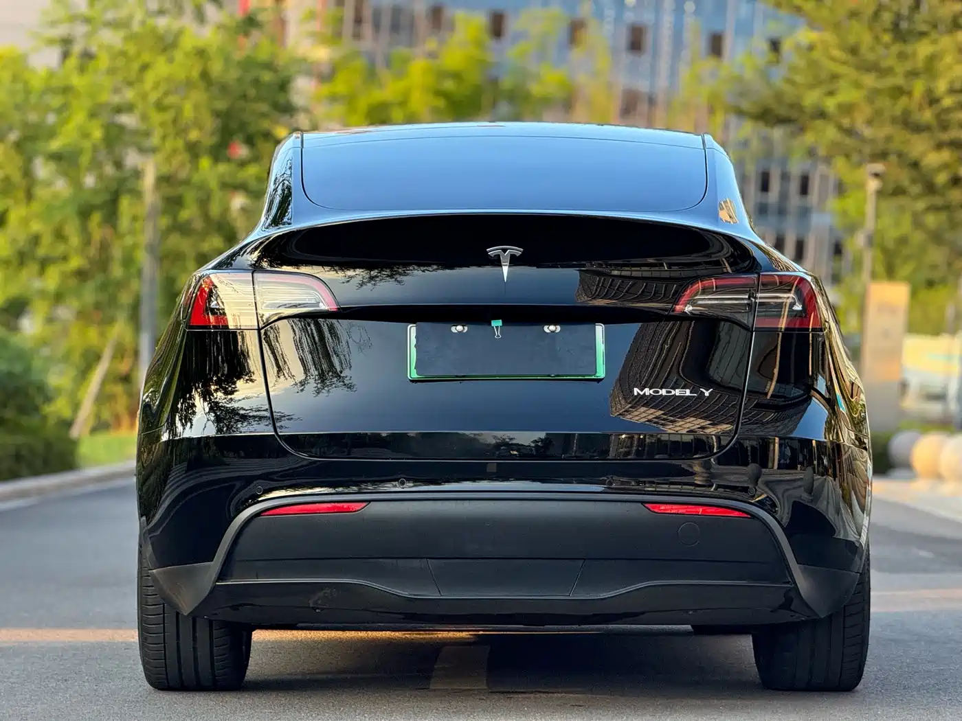 TESLA MODEL Y