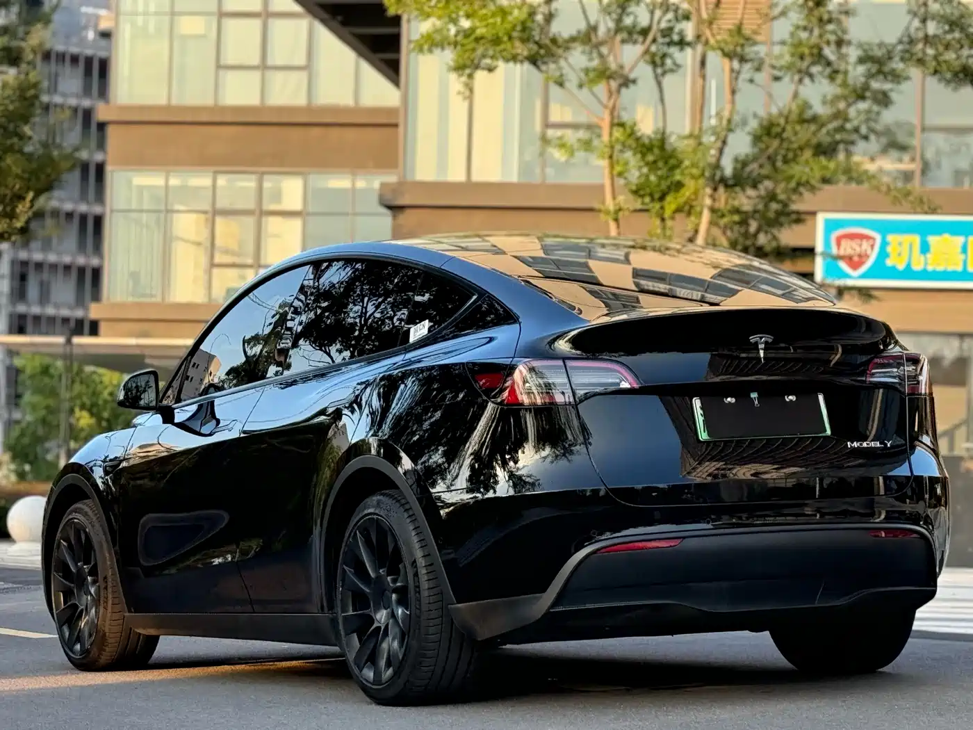 TESLA MODEL Y