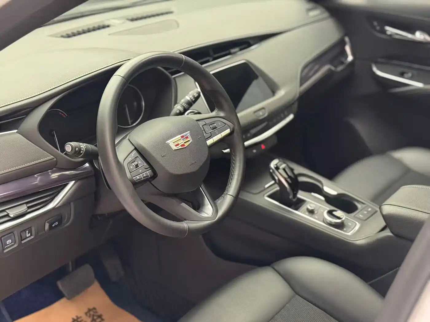 CADILLAC XT4