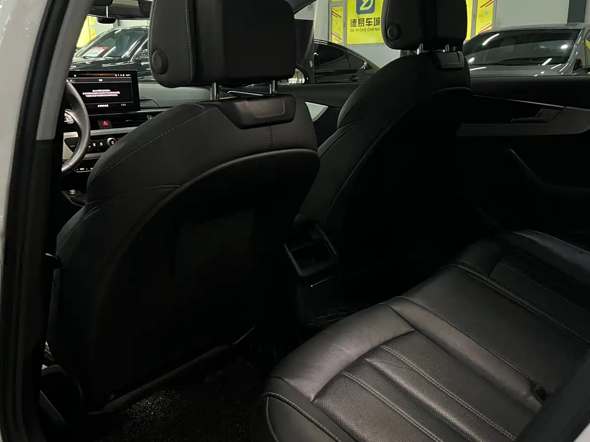 Audi A4L 2021 40 TFSI Premium Life Edition фото 6