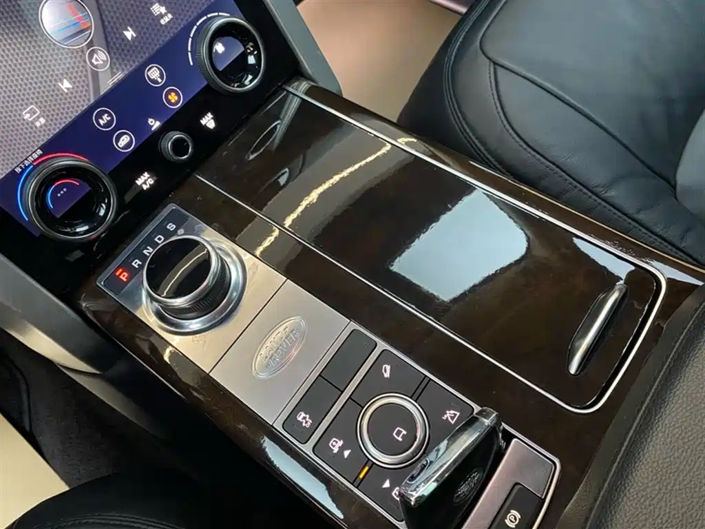 Land Rover Range Rover 2021 3.0 L6 Golden Age Edition фото 9