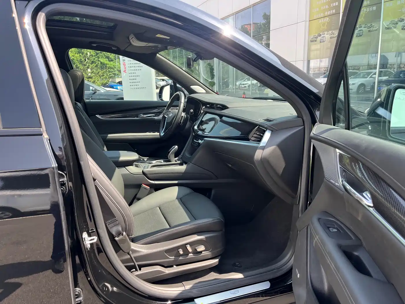 Cadillac XT6 2025 2.0T 6-Seater AWD Executive Black Label Edition фото 22