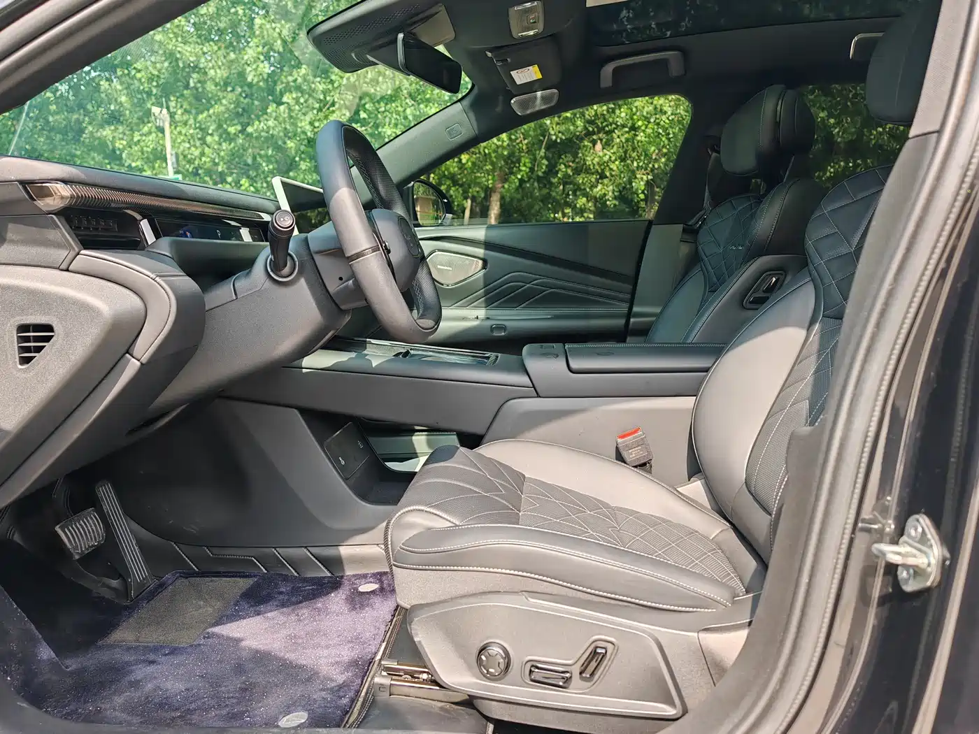Lynk & Co 10 EM-P 2025 Facelift 120 AWD Ultra фото 4