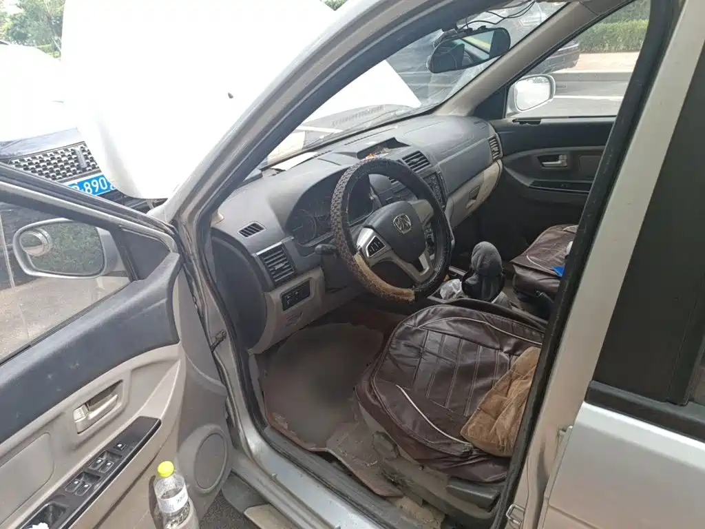BAIC Weiwang M20 2015 2014 1.5L Comfort BJ415B