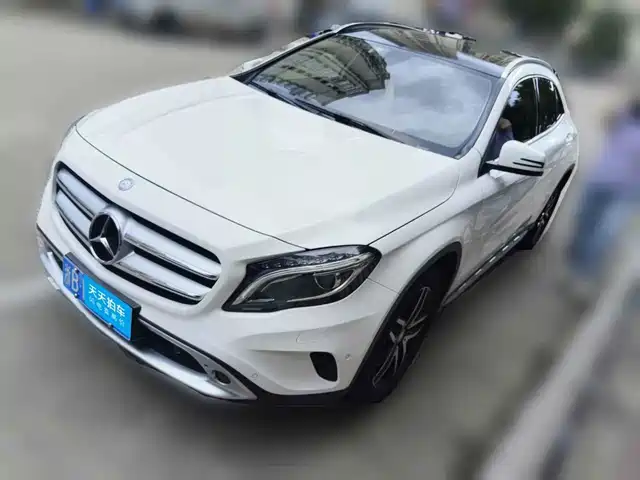 Mercedes-Benz GLA 2016 GLA 200 Fashion — фото 1