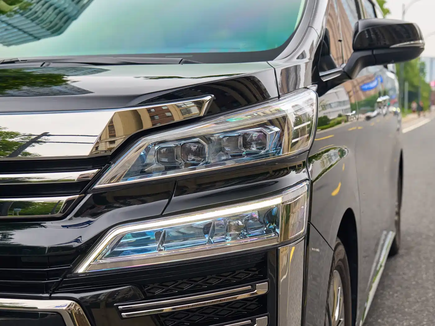 Toyota Vellfire 2021 Crown Hybrid 2.5L HV Supreme Edition фото 4