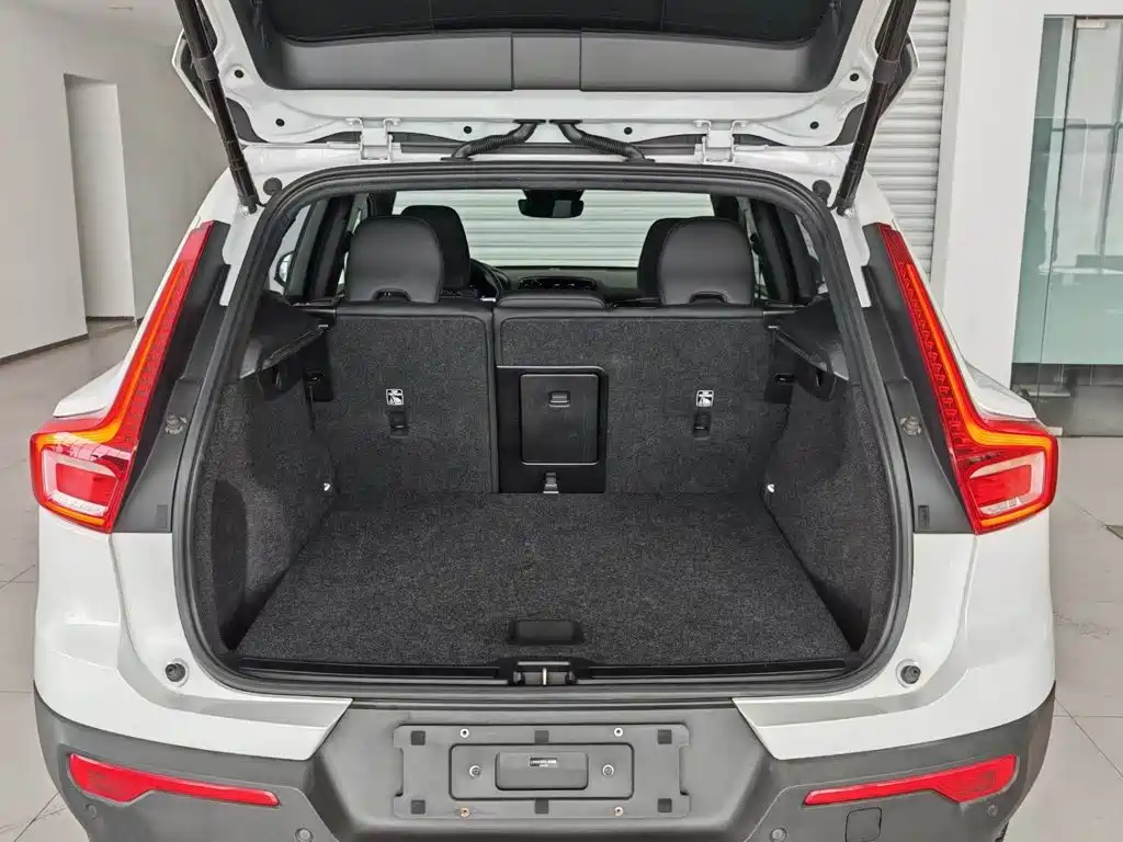 Volvo XC40 2024 2025 B3 Smart Elite Luxury Edition