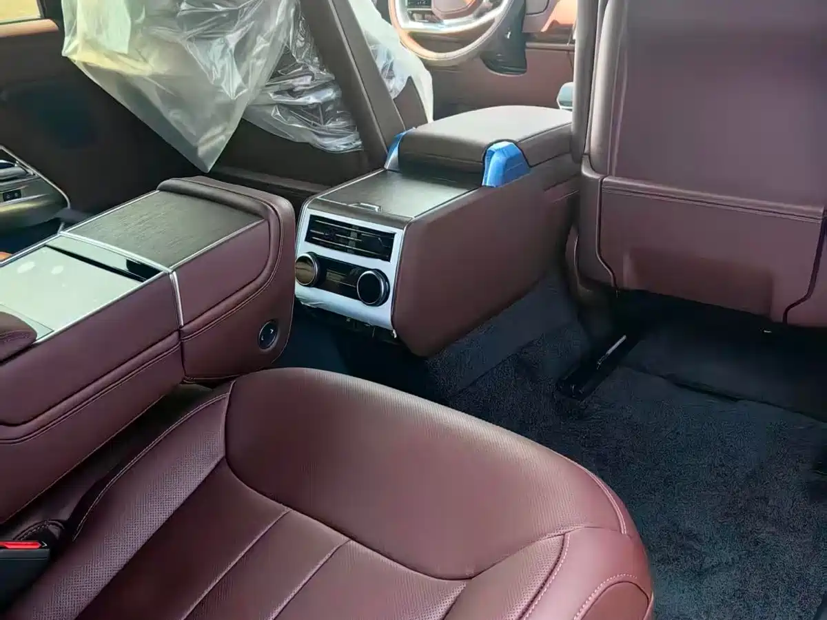 Land Rover Range Rover 2026 Model 3.0 L6 400PS AB Long Wheelbase Version фото 4