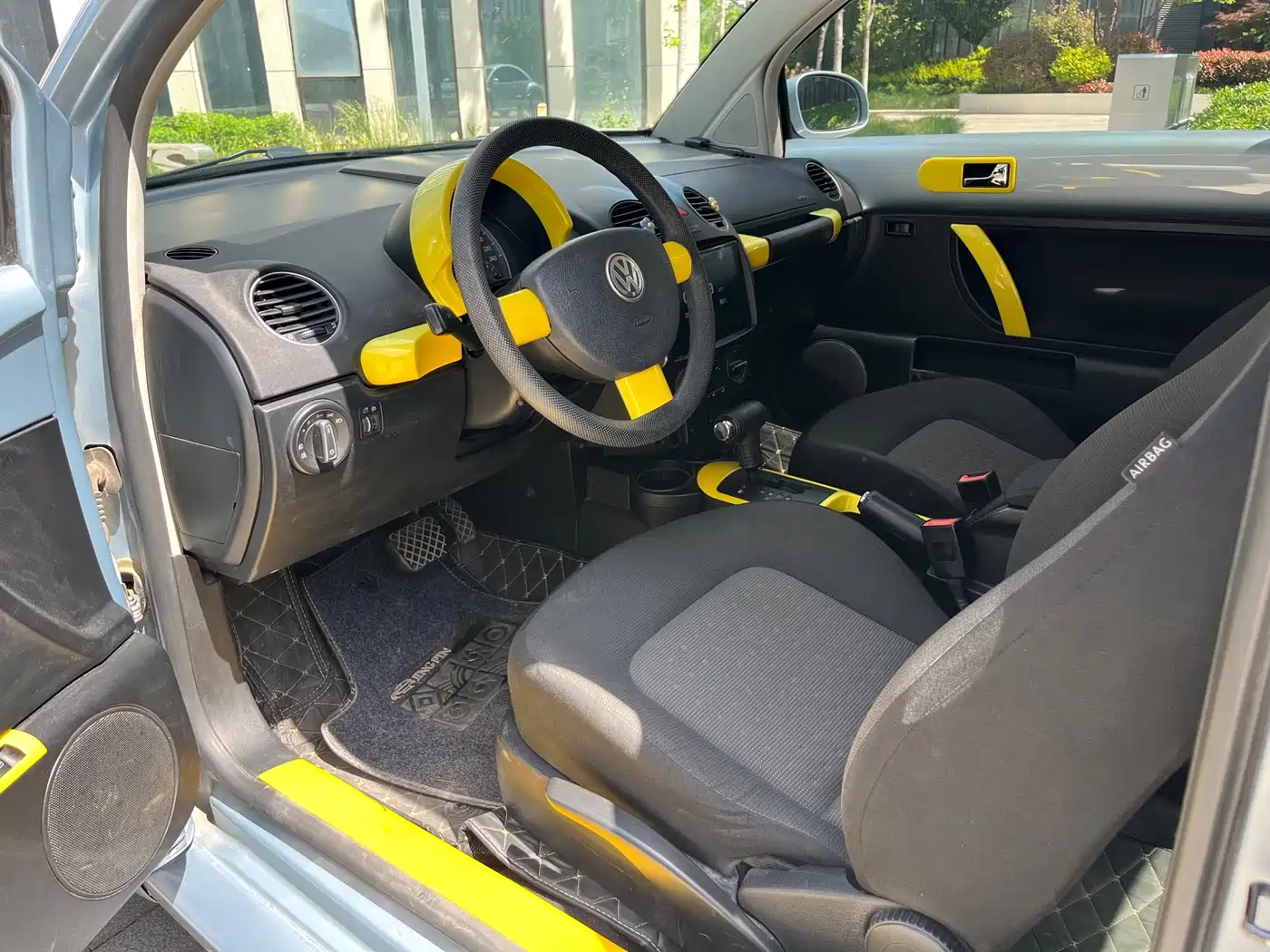 Volkswagen Beetle 2010 Model 1.6 AT фото 6