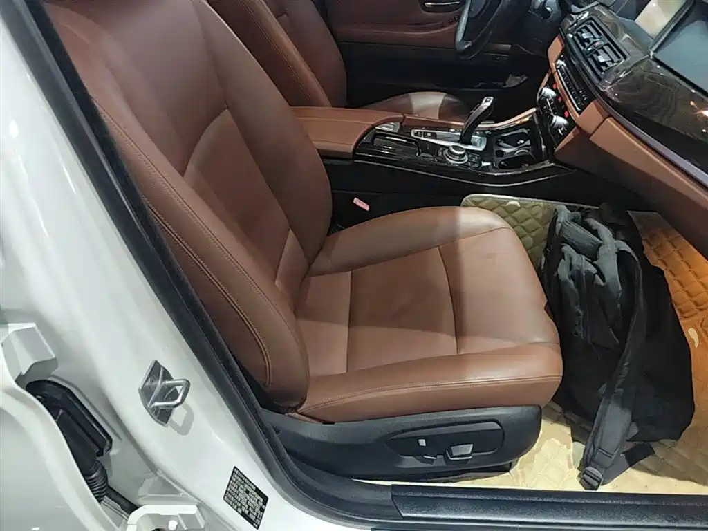 BMW 5 Series 2014 525Li Leading фото 25